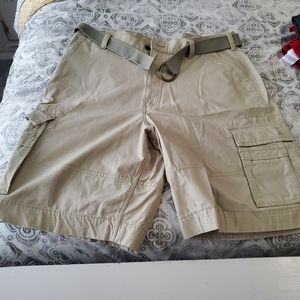 Levi's men's cargo shorts khaki color sz 42 - no tags brand new